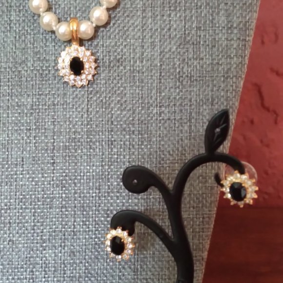 Vintage Signed Roman Cultured Pearl, Onyx & Austrian Crystal Necklace & Earrings - Picture 2 of 4